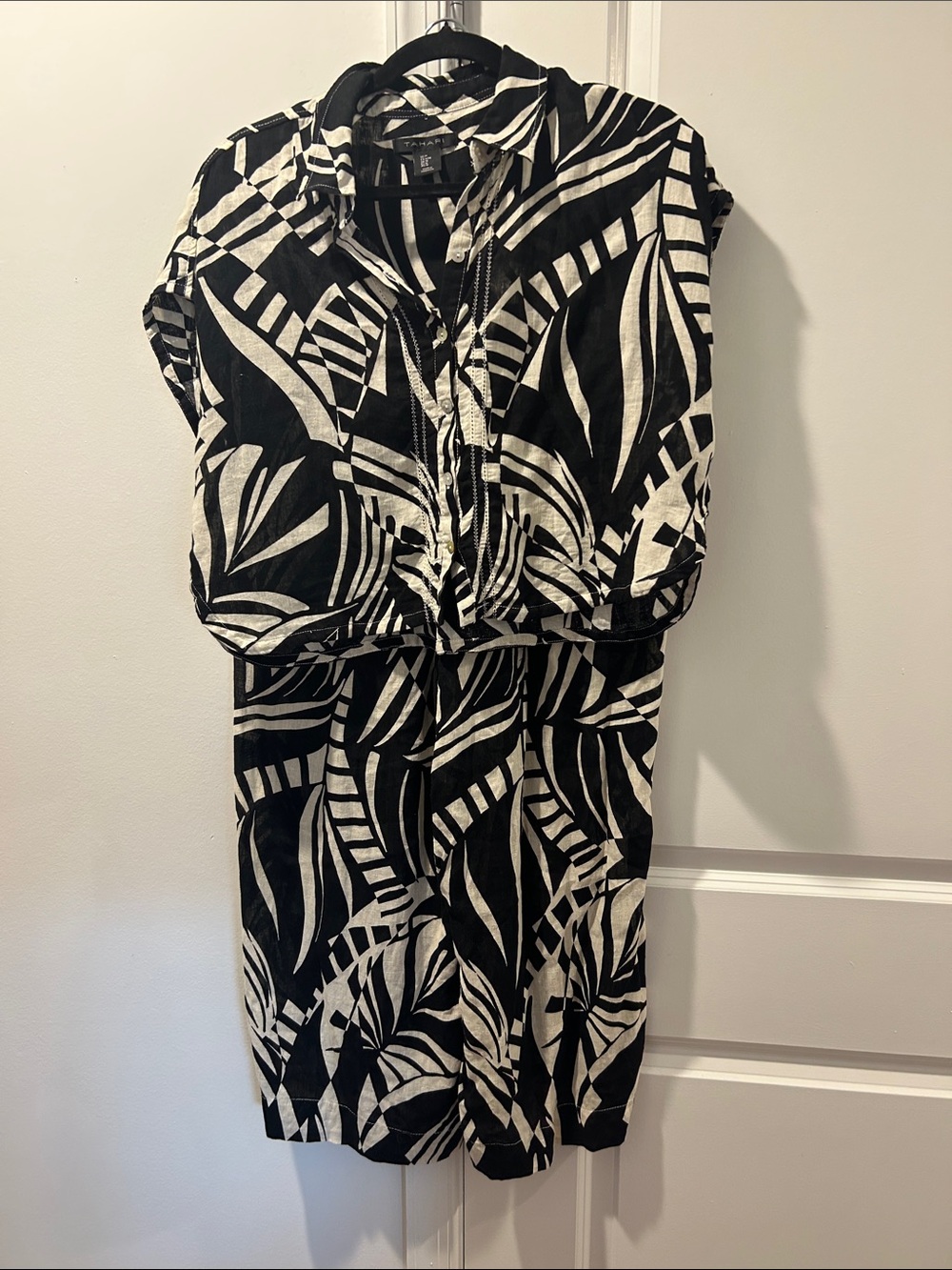 Linen blend Tahari Black & White Tropical Print Sleeveless Pantsuit